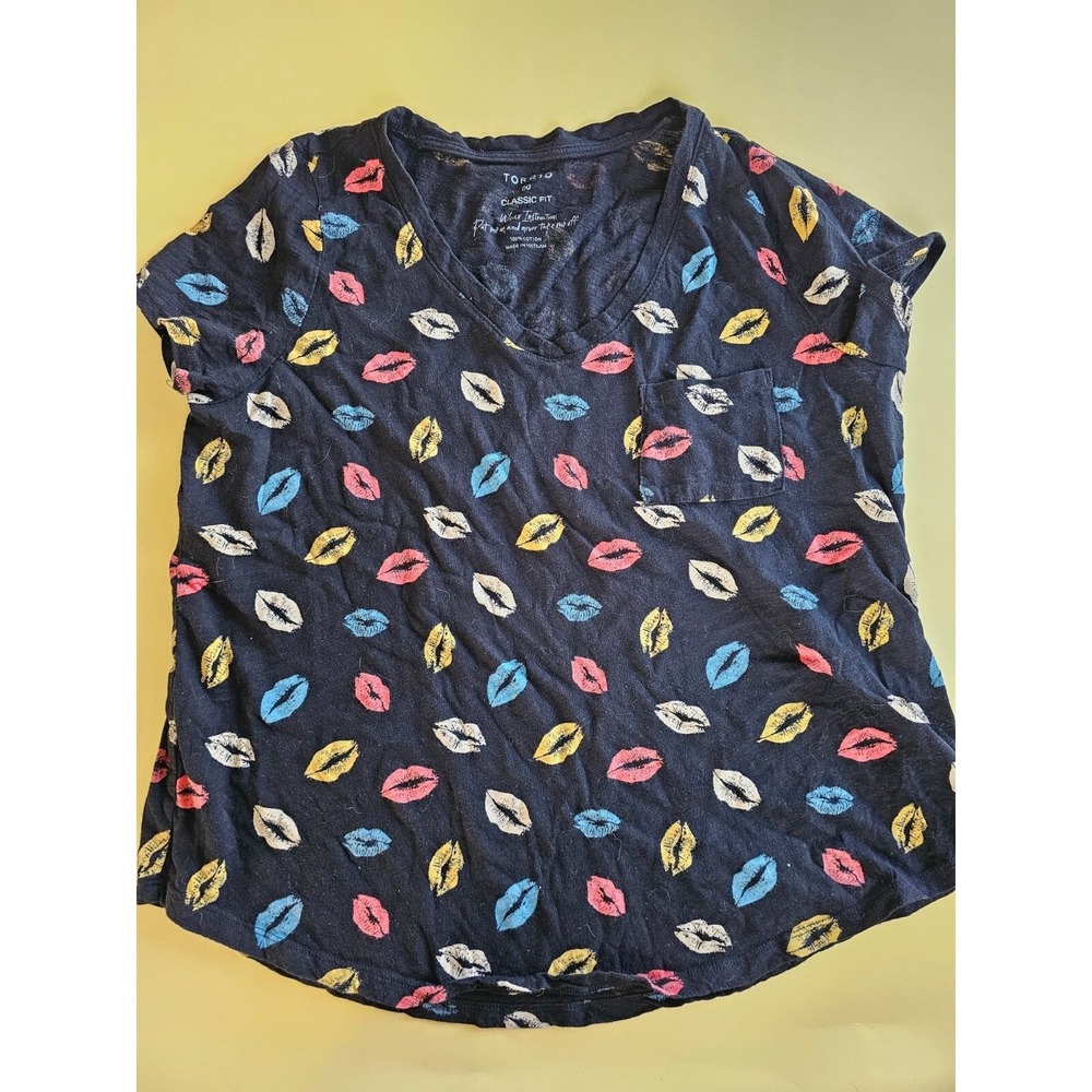 Torrid Classic Fit Women's Black colored Lips Print V Neck Pocket T Shirt Top